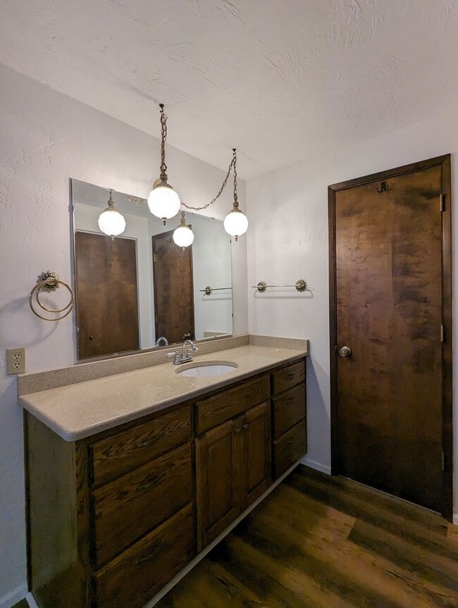 Building Photo - Great 3-Bedroom, 2-Bath Home In A Cul-De-Sac!