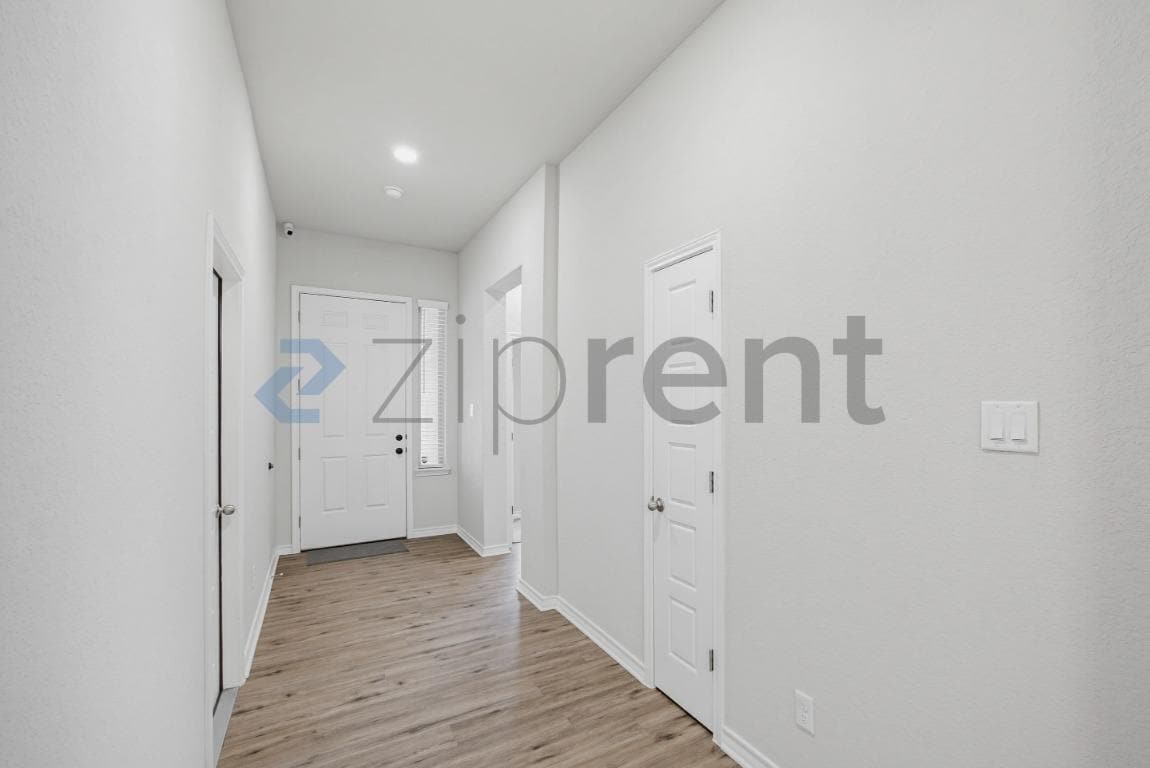 Building Photo - Unit