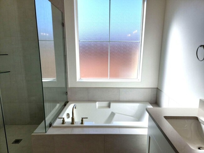 Building Photo - Brand New 3 Bedroom Home in Hidden Valley!
