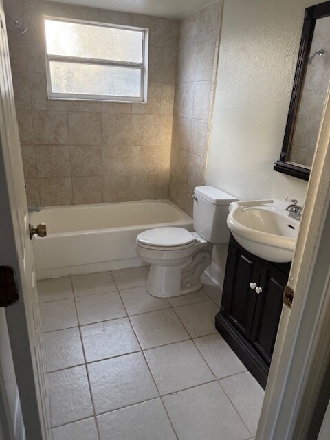 Building Photo - 5398 Colchester Ave