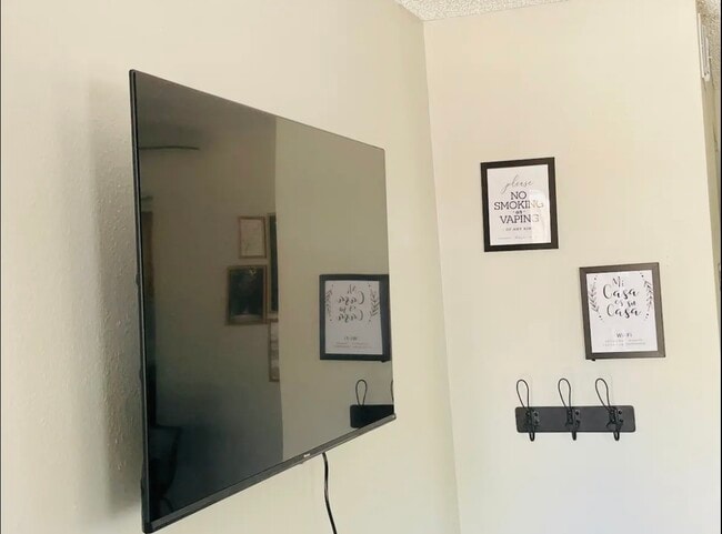 Building Photo - 336 Victor St