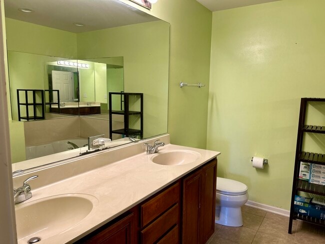 Building Photo - 1410 Brownstone Pl