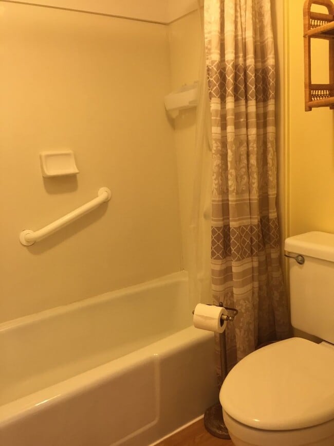 Building Photo - Fully furnished