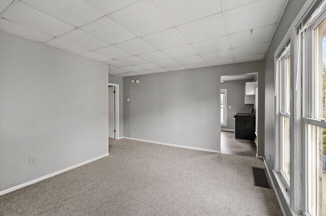 Building Photo - Cute 2BR 1 Bath Apartment Available 8/15