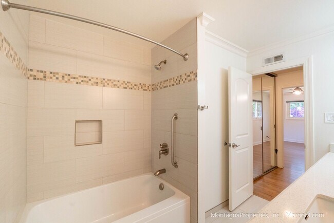 Building Photo - Remodeled single story Willow Glen home wi...