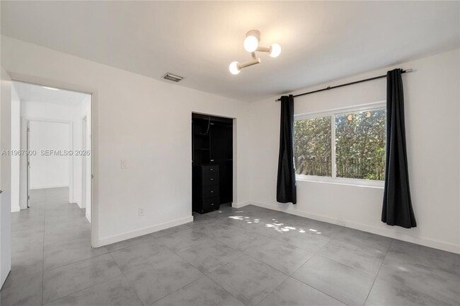 Building Photo - 801 NE 118th St