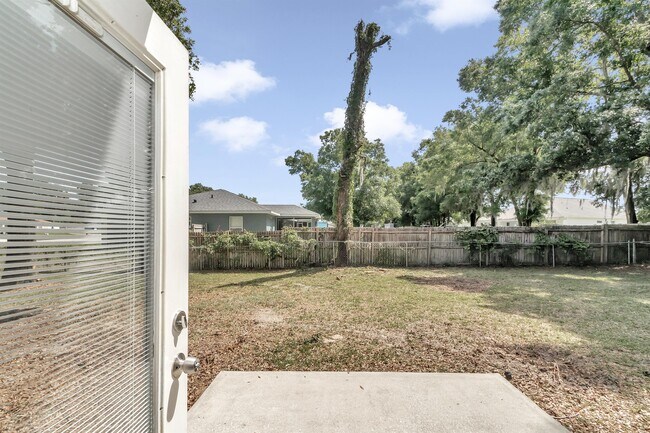 Building Photo - 2405 SE 46th Ct