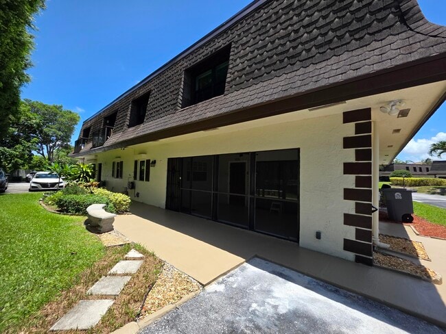 Building Photo - 9460 SW 61st Way