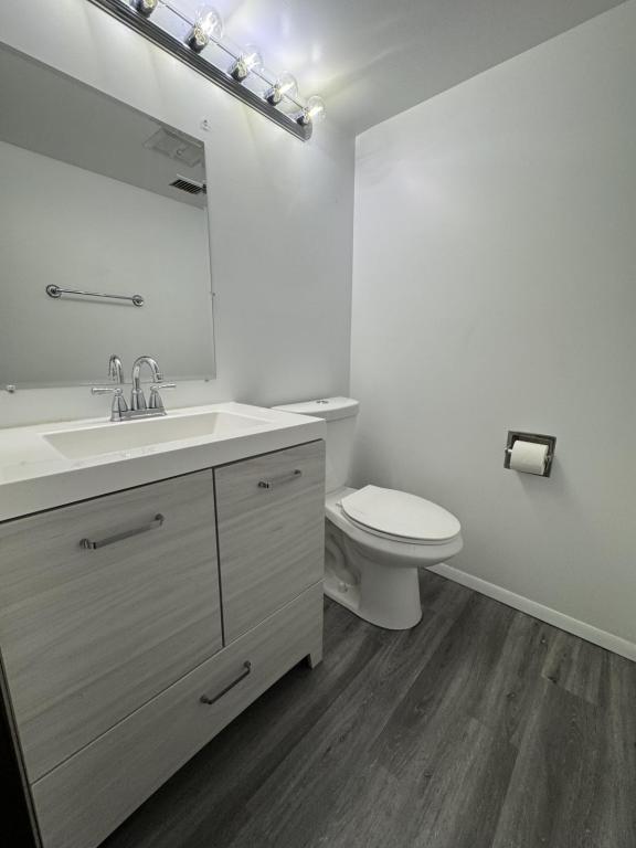 Building Photo - 1632 Forest Green Dr