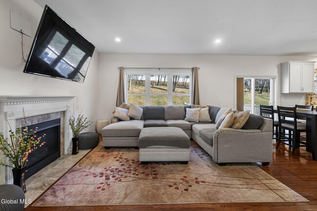 Building Photo - 2 Birch Ct