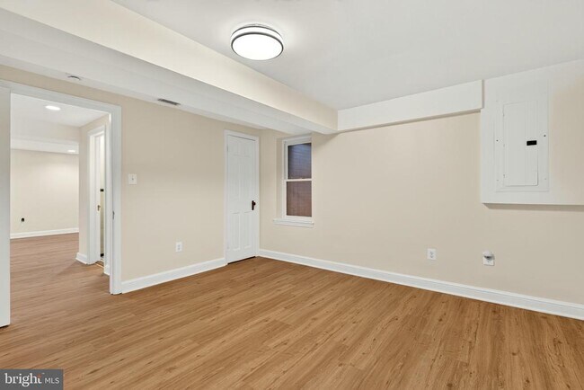 Building Photo - 2375 N Vernon St