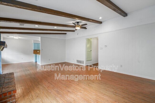 Building Photo - 10057 Woodland Village Dr