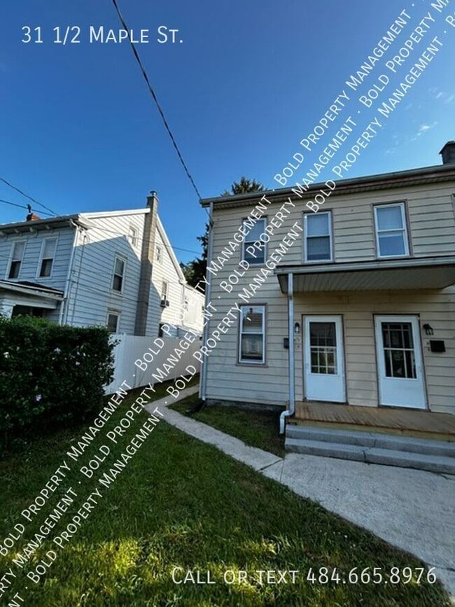 Building Photo - 31 Maple St