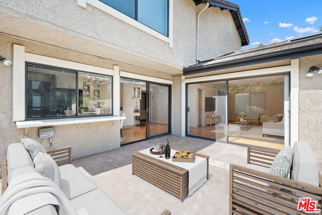 Building Photo - 1347 Avenida de Cortez