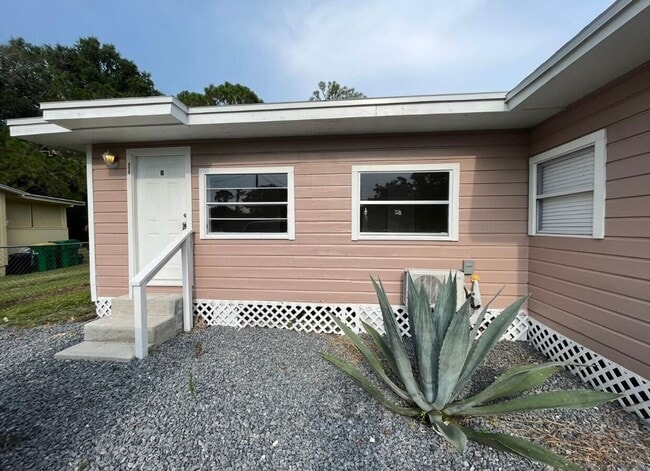 Primary Photo - 310 Pine Ave
