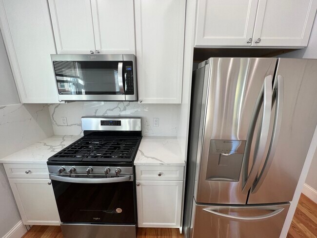 Building Photo - 29 Alpine St