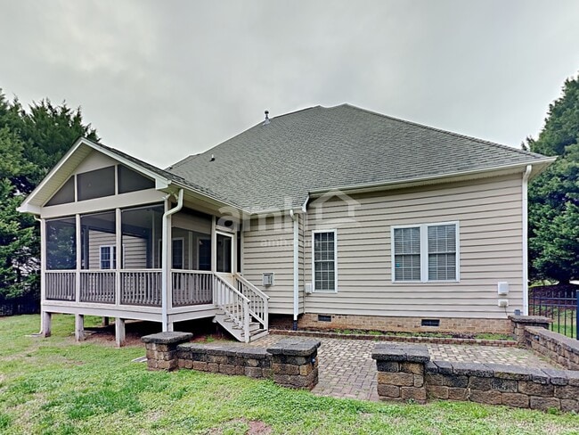Building Photo - 4001 Belle Meade Cir