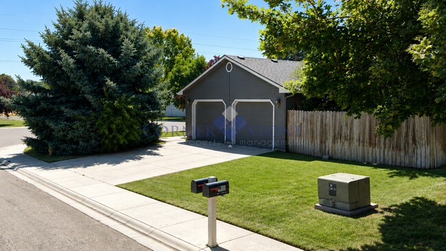 Building Photo - 907 Aspen Grove St