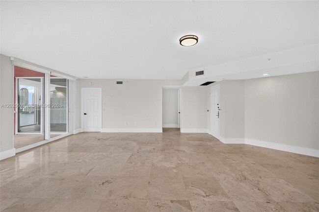 Building Photo - 3370 Hidden Bay Dr