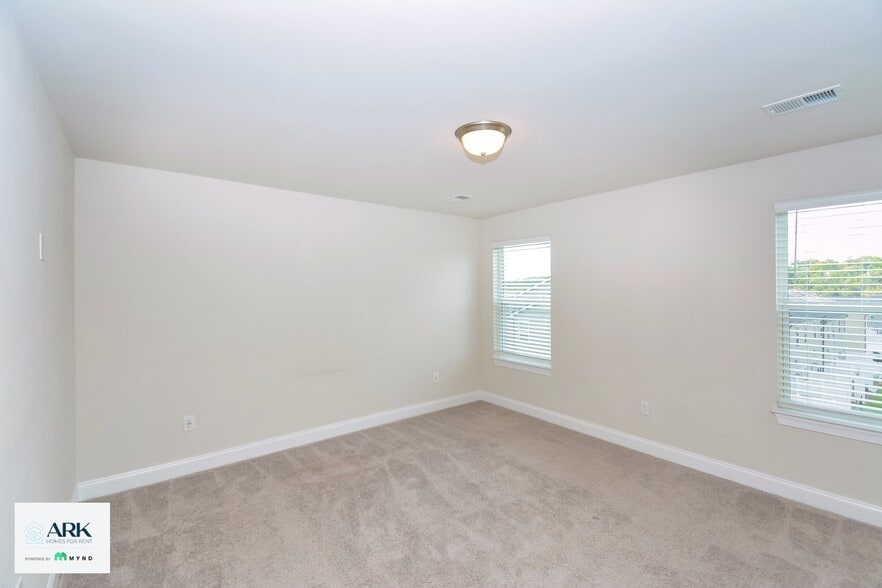 Building Photo - 831 Holland Ct