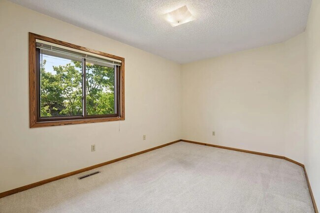 Building Photo - 1411 10th Ave E