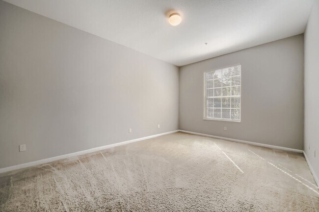 Building Photo - APARTMENT IN THE METROWEST AREA!