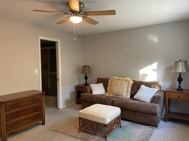 Building Photo - 4629 Poinciana St