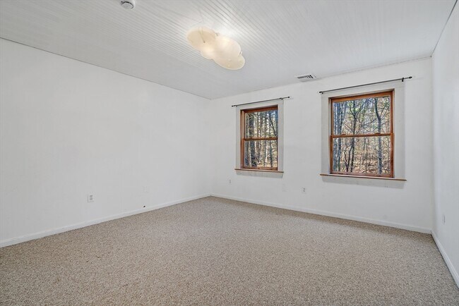 Building Photo - 379 Concord Rd