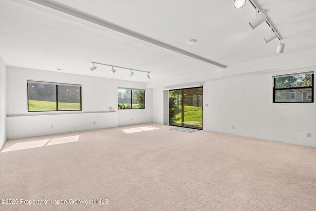 Building Photo - 17 Dakota Ct