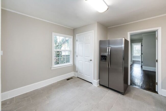 Building Photo - 1BD/1BA Duplex Home with Additional Flex R...