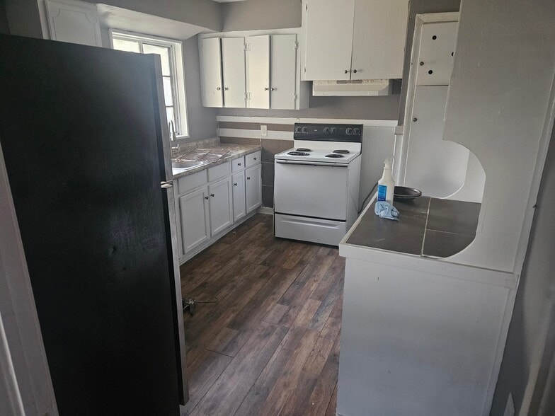 Building Photo - 2401 Coronet Pl