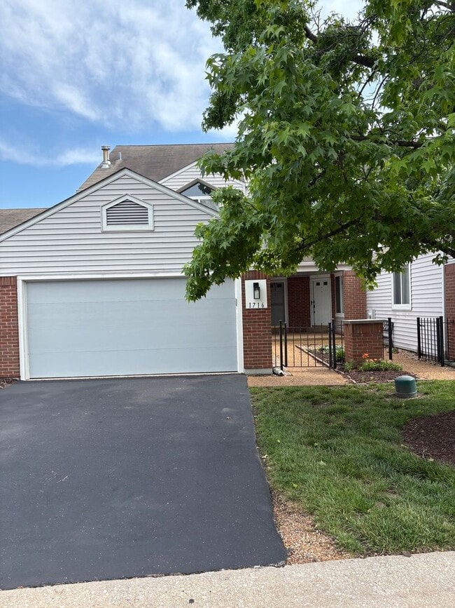 Building Photo - 1716 Highview Cir Ct
