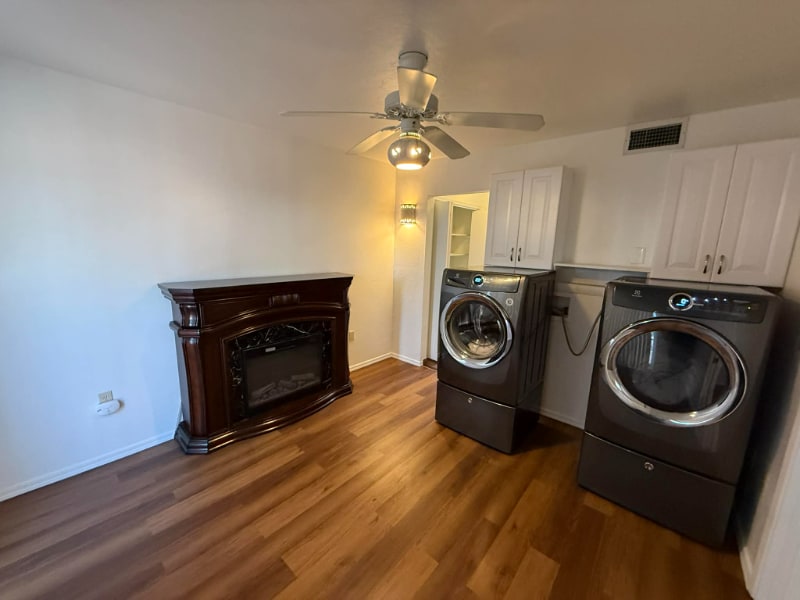 Building Photo - 348 W Via Del Heroe