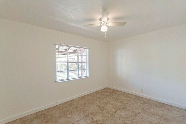 Building Photo - 928 W McDowell Rd