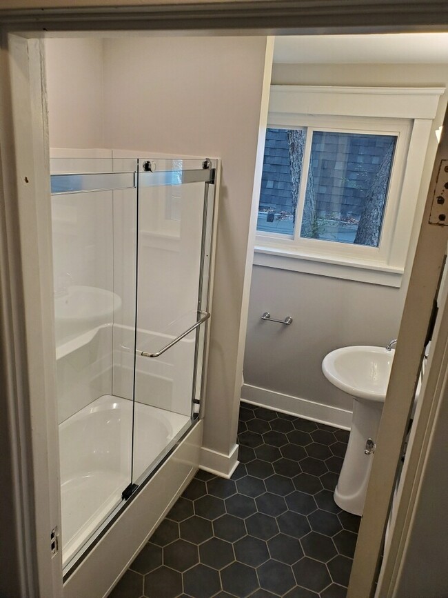 Main floor bathroom with shower and tub - 3568 Jackson St