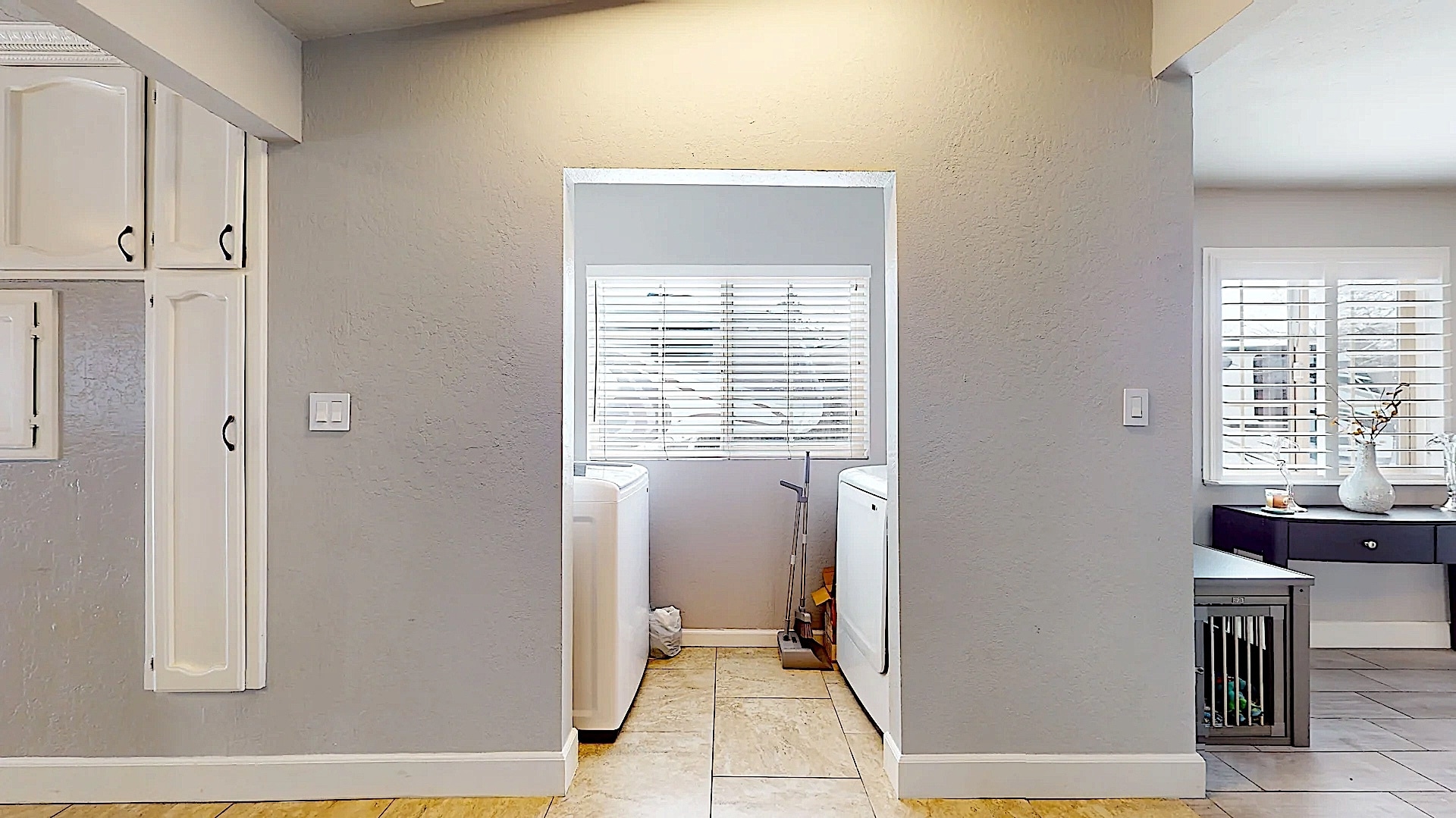 Building Photo - 204 N Santa Ana Ave