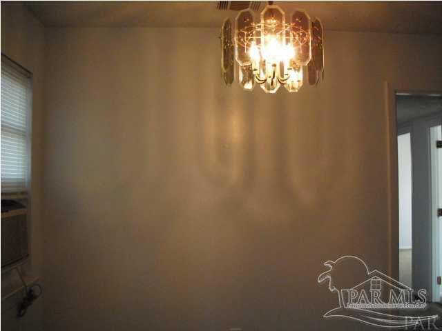 Building Photo - 701 E Montclair Rd