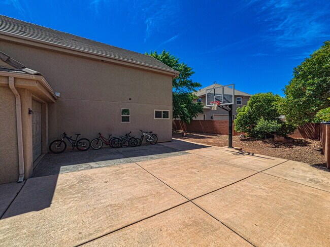 Building Photo - 2478 E Springs Dr