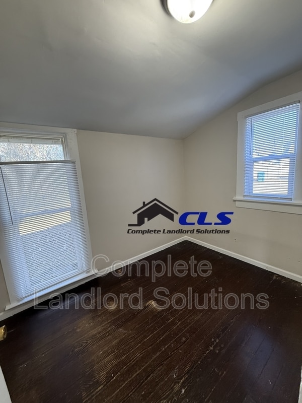 Building Photo - 932 8th Ave