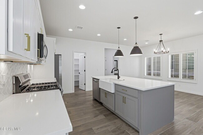 Building Photo - 4512 Mark Avizo