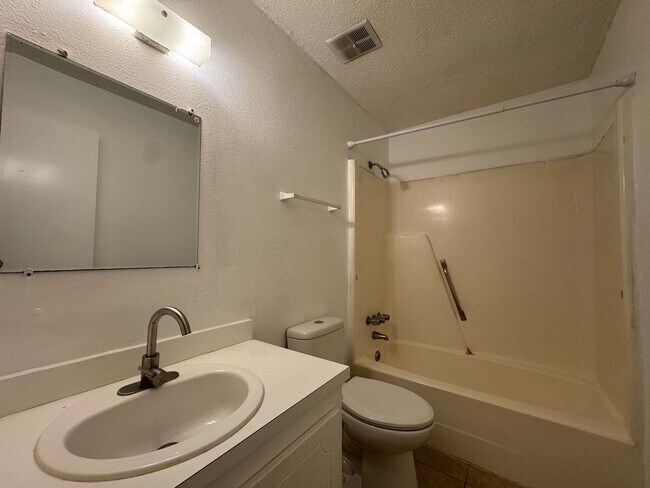 Building Photo - Myrtle Beach - 2 Bedroom / 1.5 Bathroom Townhome