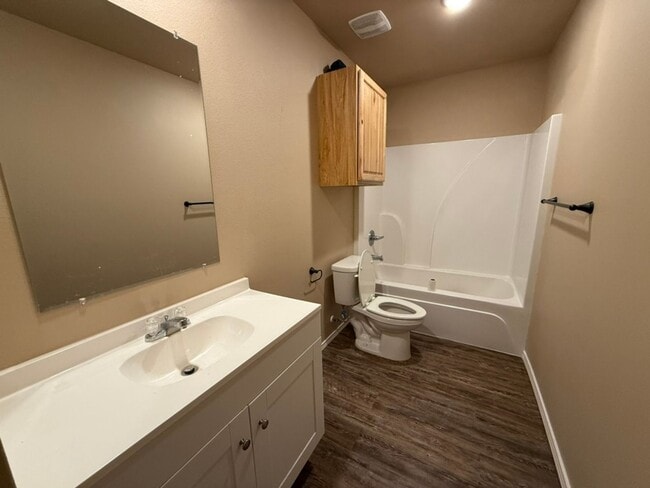Building Photo - AMRR: East Lubbock Home ready for Immediate move in!