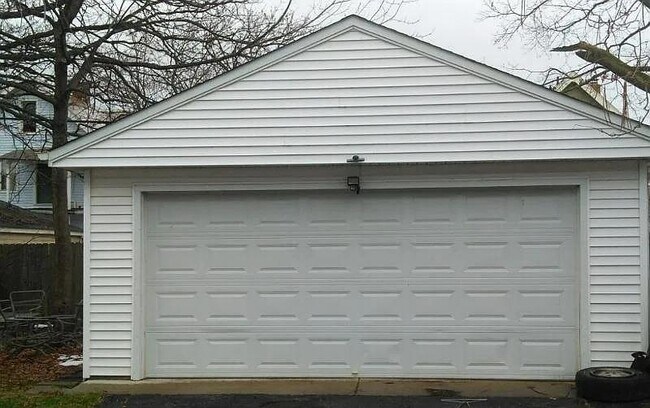 Building Photo - 1297 Warren Rd