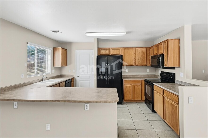Building Photo - 2451 S 160th Dr