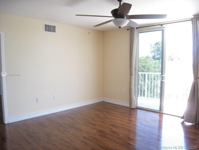 Building Photo - 1555 N Treasure Dr