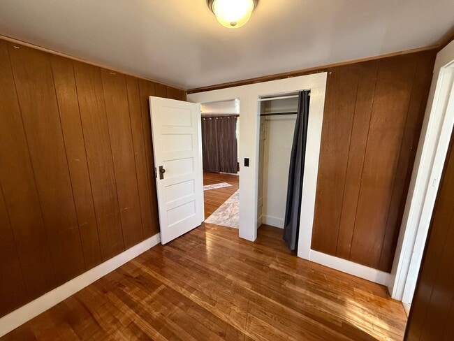 Building Photo - Charming 2 Bedroom 1 Bath Home
