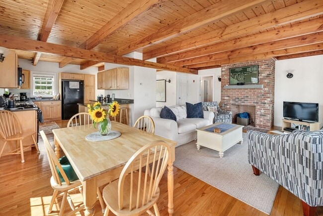 Building Photo - 594 River Rd