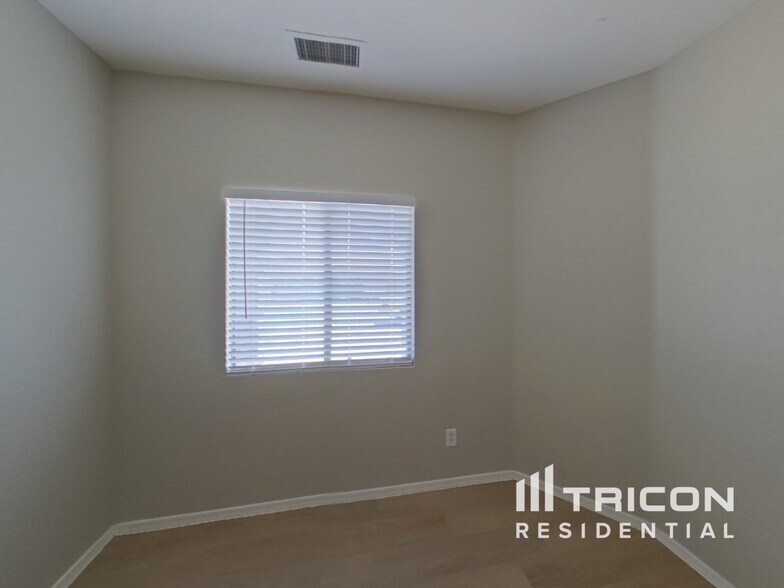 Building Photo - 8605 W Sonora St