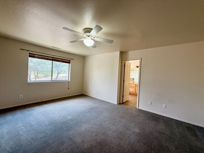 Building Photo - Beautiful 4-Bedroom Home in Desirable Pres...