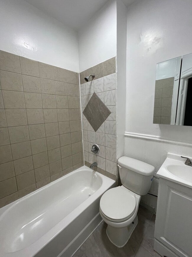 Building Photo - 15 Liberty St